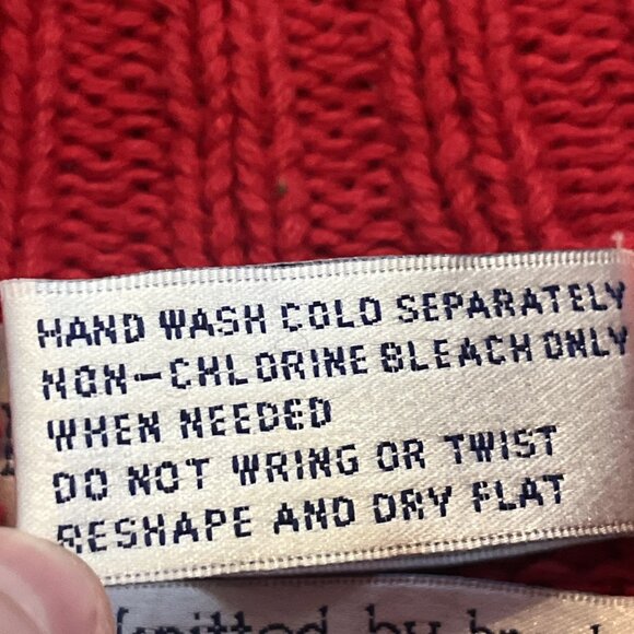 Robert Scott Turtleneck Sweater SZ Medium Red Christmas Wreath Hand Knit Vintage - Picture 8 of 10